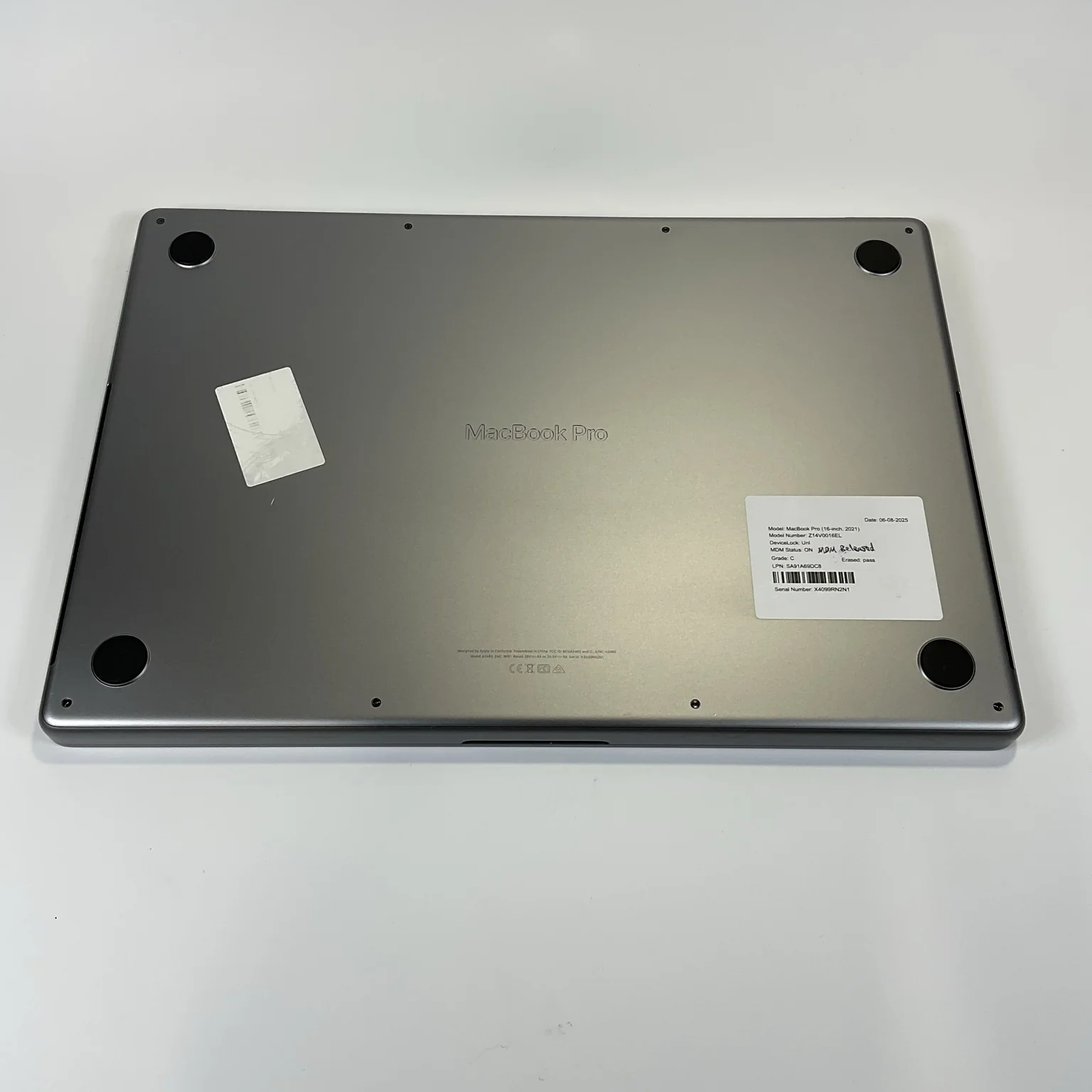 苹果 MacBook Pro 16 英寸 2021 款 底部 Alt 键