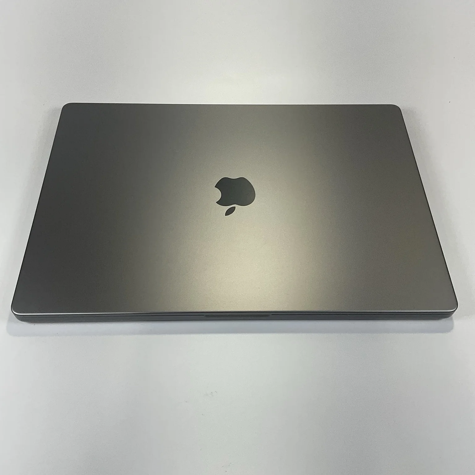 2021款苹果MacBook Pro 16英寸(合盖状态)