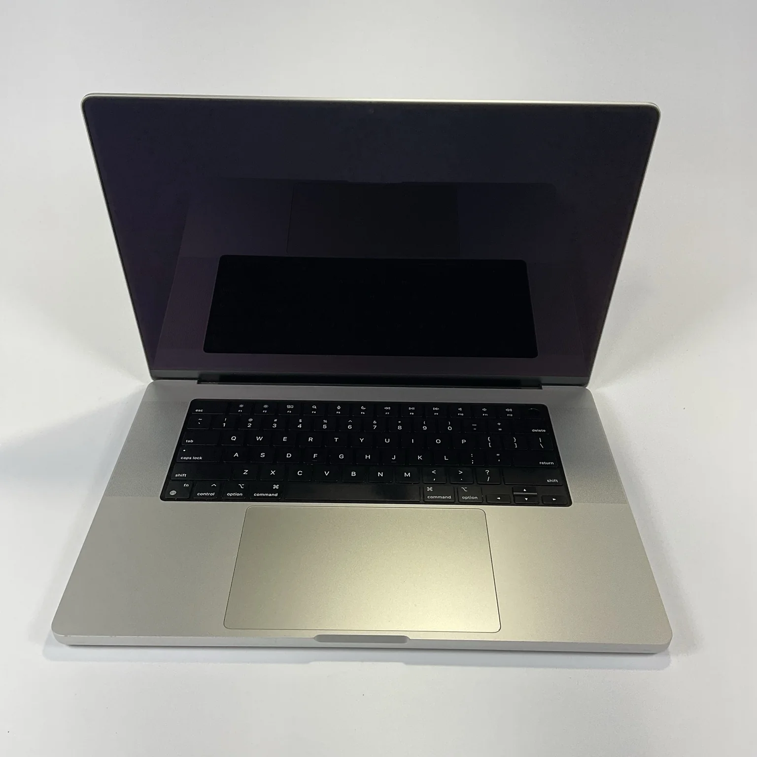 2021款苹果 MacBook Pro 16 英寸 开合角度