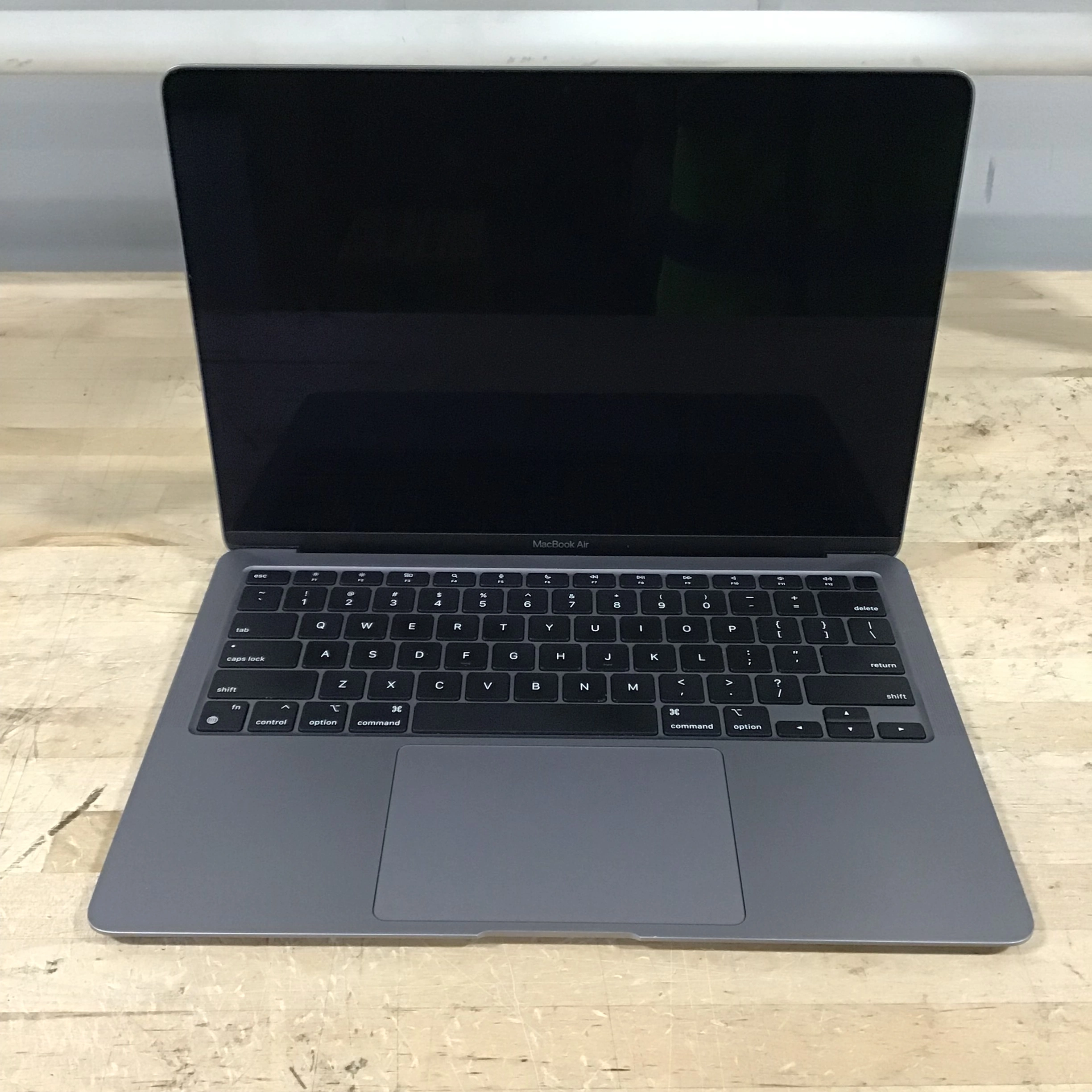 Apple MacBook Pro & MacBook Air (Refurbished) – QTY: 44 – Lot #SO-9764